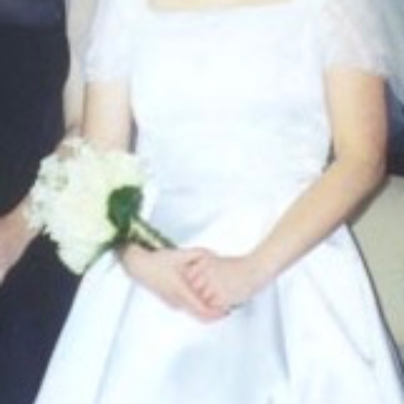 WEDDING DRESS - Picture 2 of 7